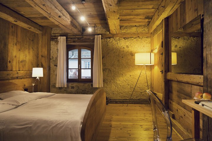 Room 3 of 70