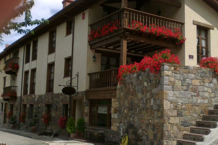 Hotel 4 of 13