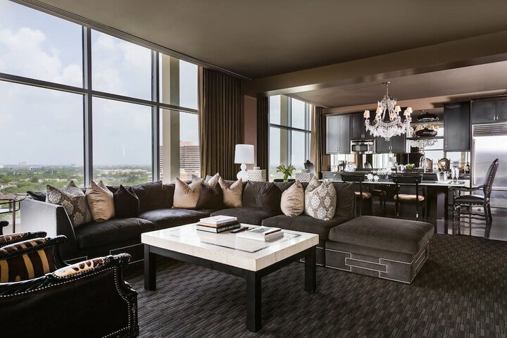 Room 4 of 36