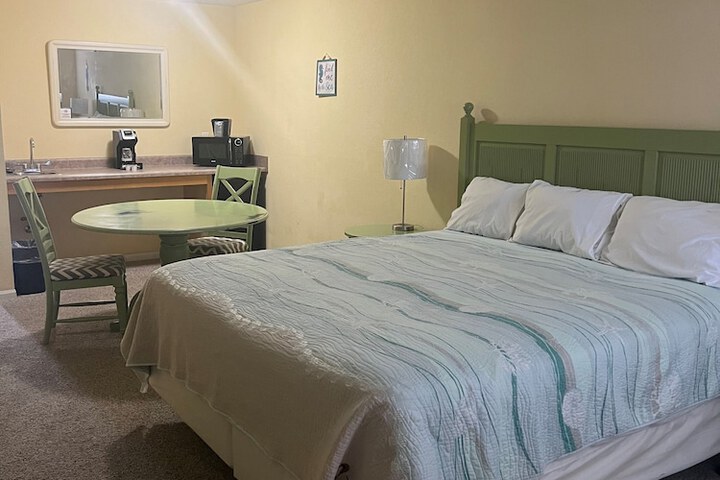 Room 7 of 28