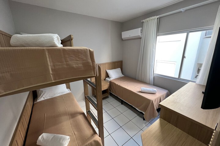 Room 25 of 102