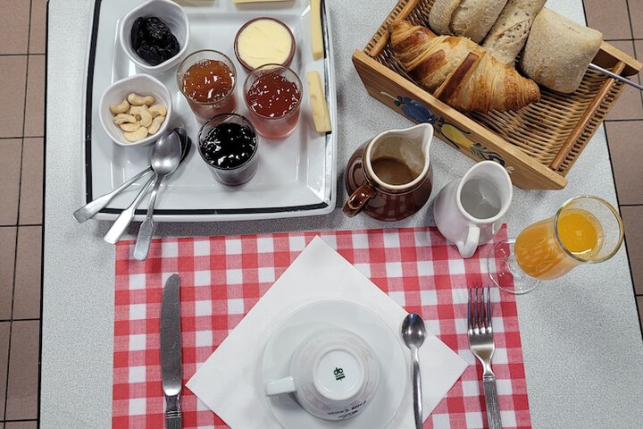 Breakfast/Coffee Service 22 of 24