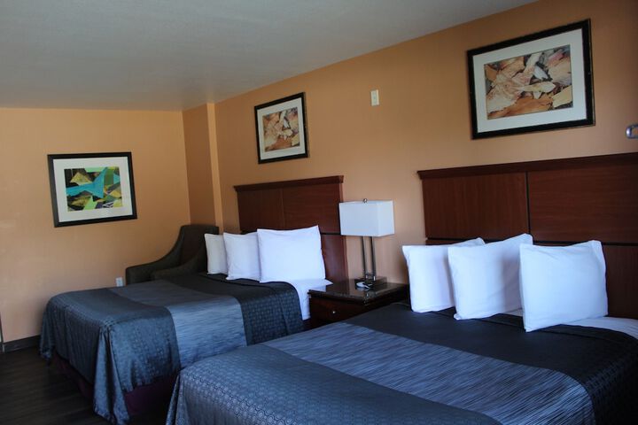2 Queen Beds Beds (1 of 11)