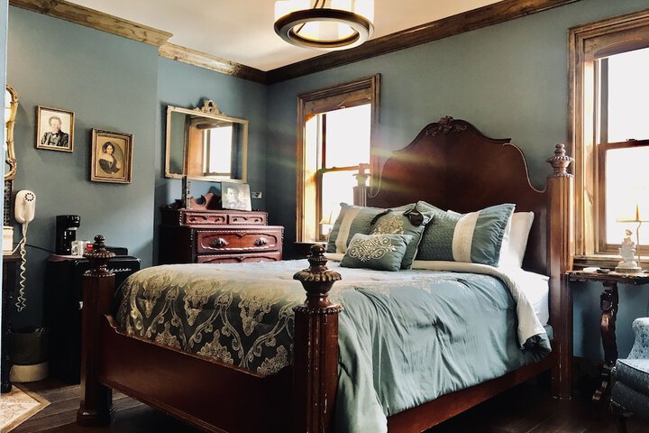 Room 47 of 95