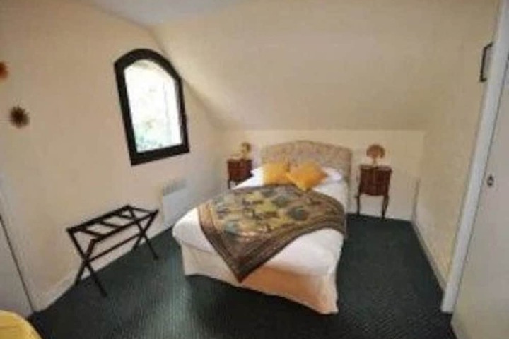 Room 12 of 34