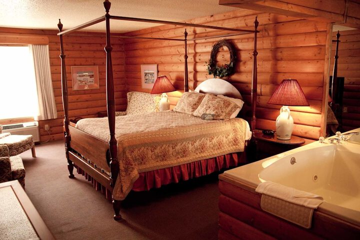 1 King Bed (4 of 13)