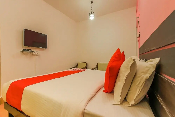 Room 5 of 11