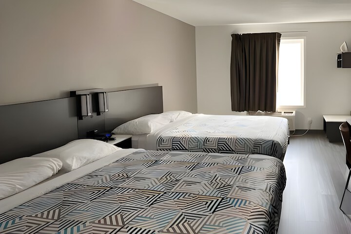 1 Queen Bed Kitchen (13 of 30)