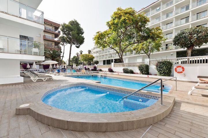 Hotel with Pool