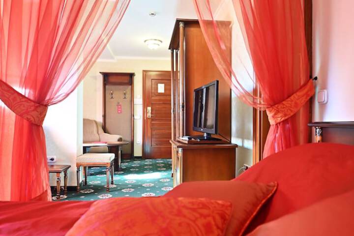 Room 22 of 102