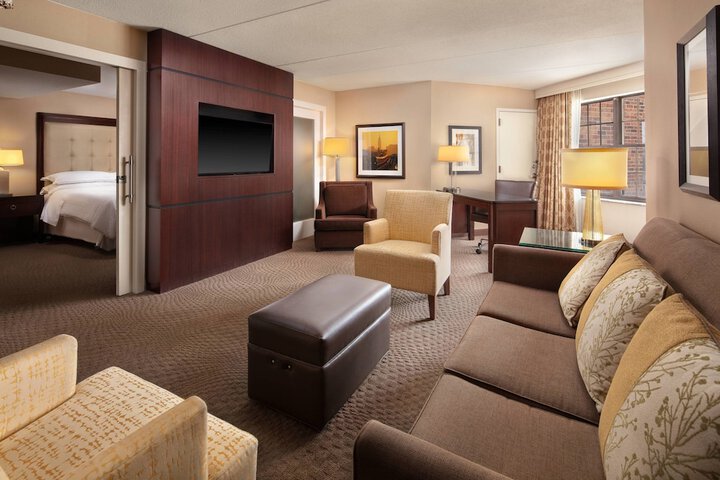 1 King Bed Accessible Corner (7 of 7)