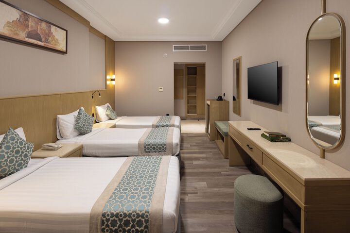 Room 100 of 181