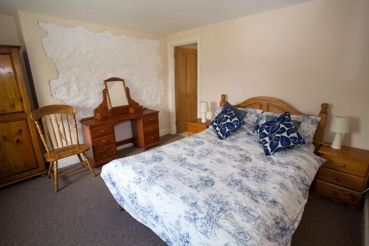 Room 2 of 37