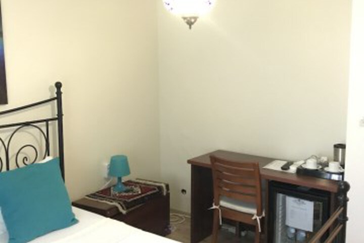 Room 14 of 90