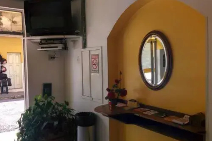 Room 7 of 8