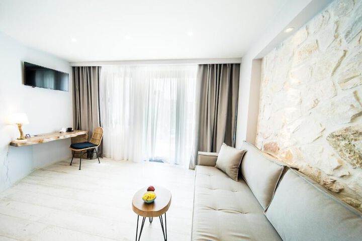 Room 54 of 82