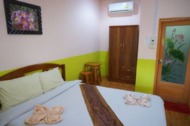 Room 16 of 32