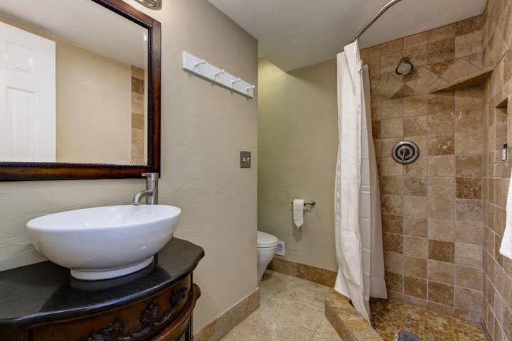Room 16 of 46