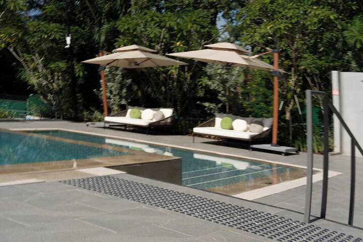 Pool 15 of 40