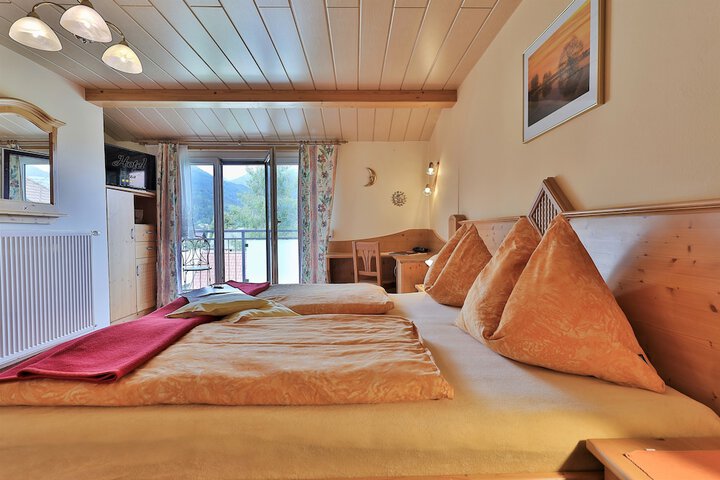 Room 3 of 87