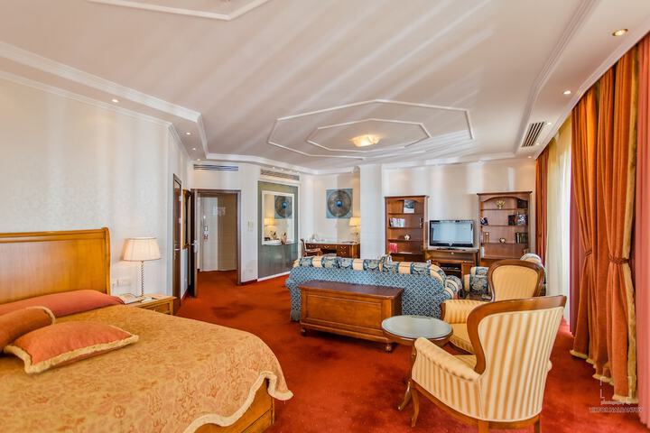 Room 25 of 124