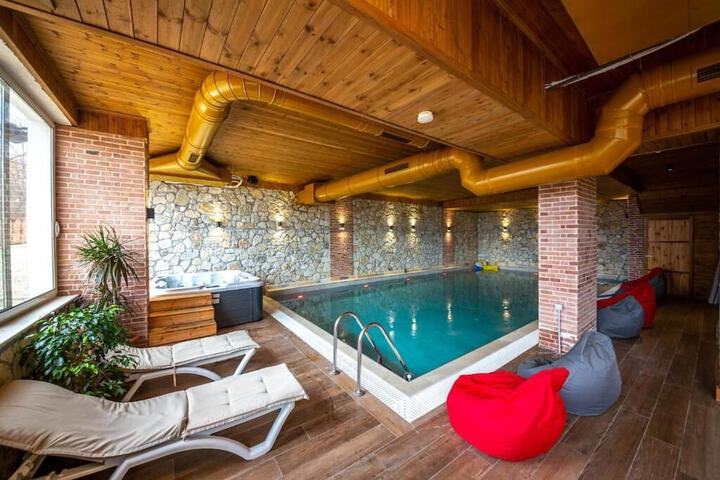 Pool 10 of 15