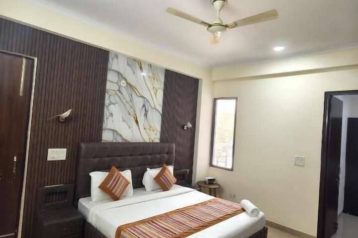 Room 16 of 34