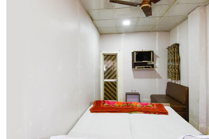 Room 9 of 46