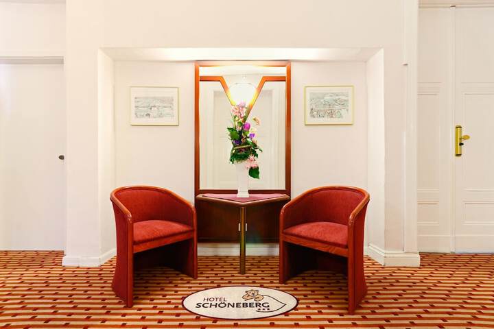 Ballroom/Hall 38 of 41