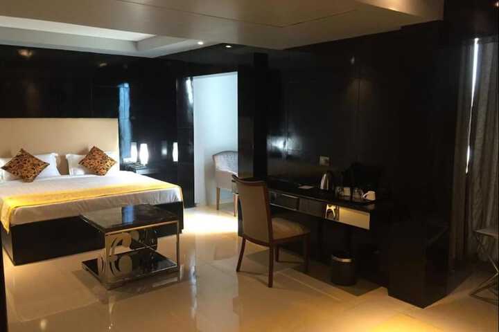 Room 4 of 21