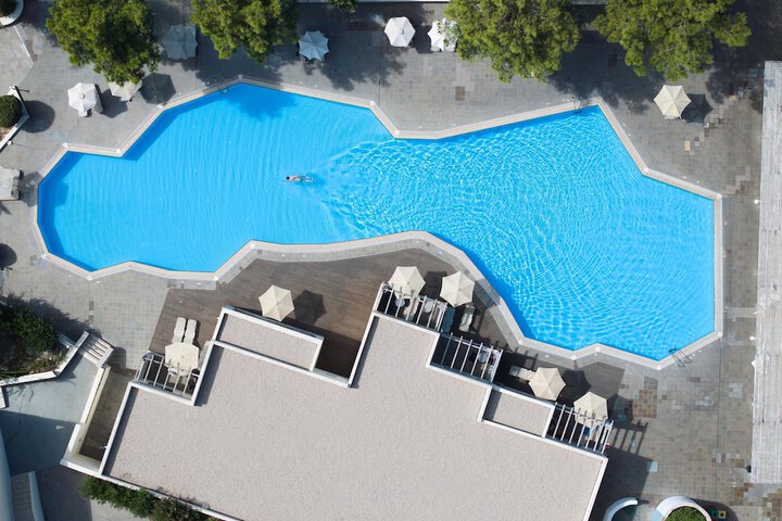 Pool 70 of 212