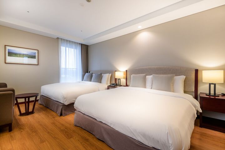 Room 10 of 98