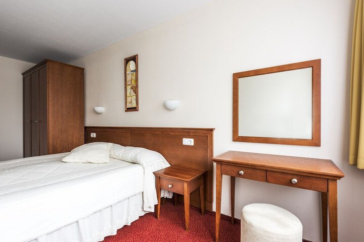 Room 14 of 64