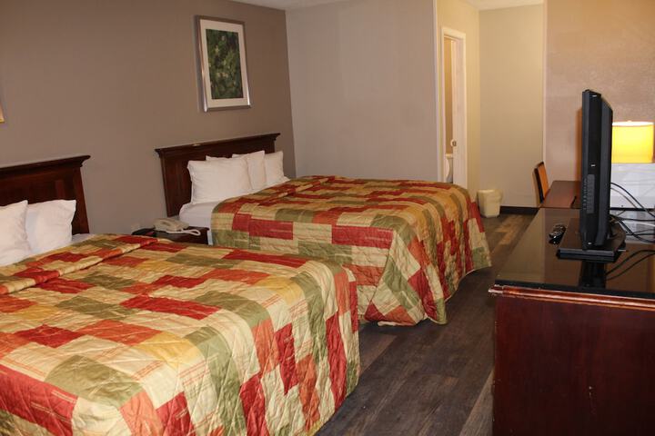 2 Queen Beds (4 of 5)
