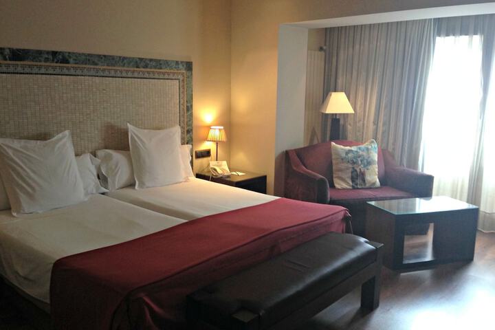 Room 8 of 93