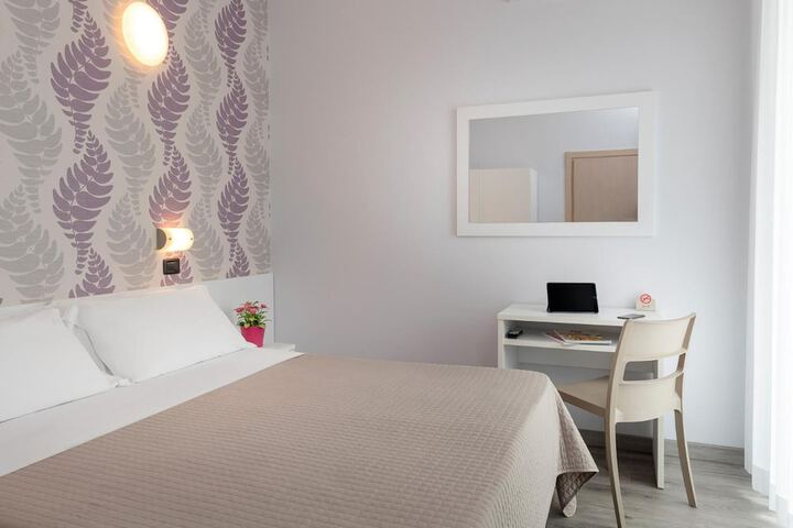 Room 9 of 48