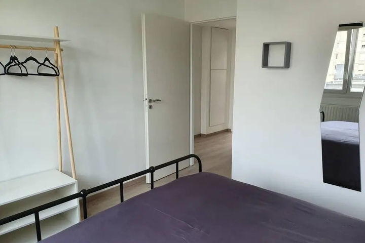 Room 4 of 16