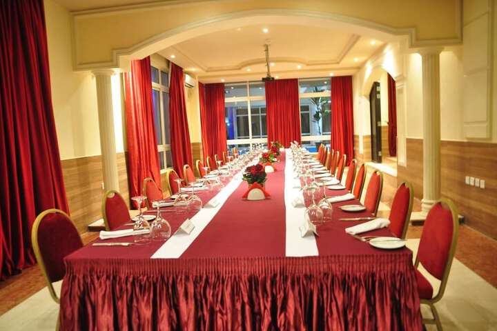 Dining 6 of 9