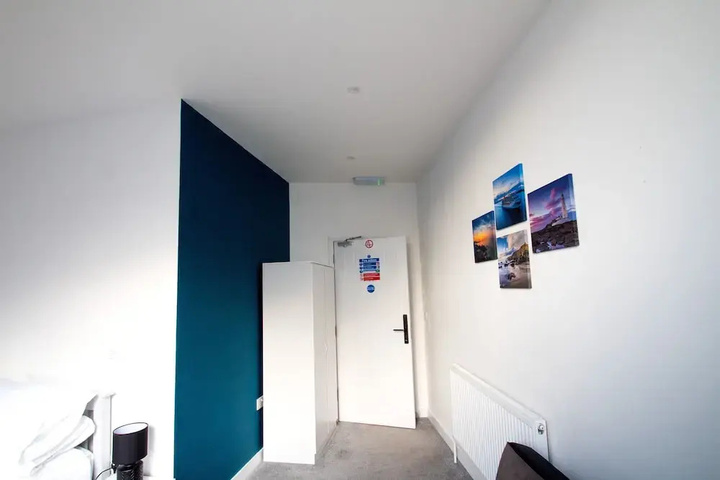 Room 9 of 12