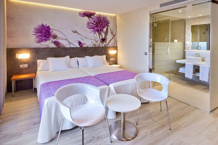 Room 12 of 109