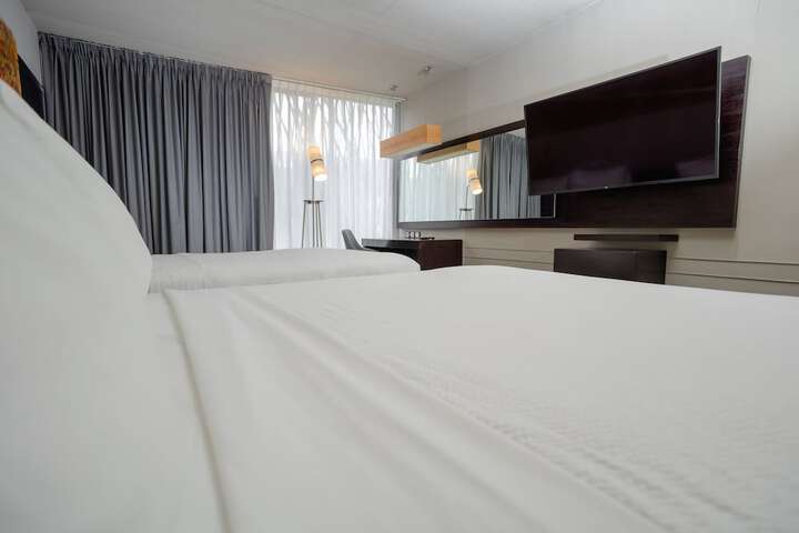 Room 9 of 35