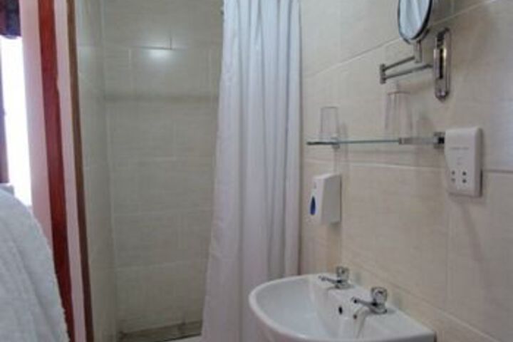 Room 6 of 39