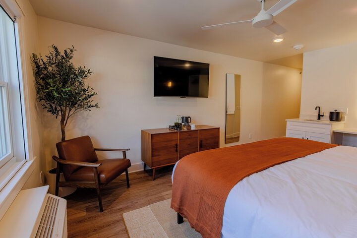 Room 8 of 34
