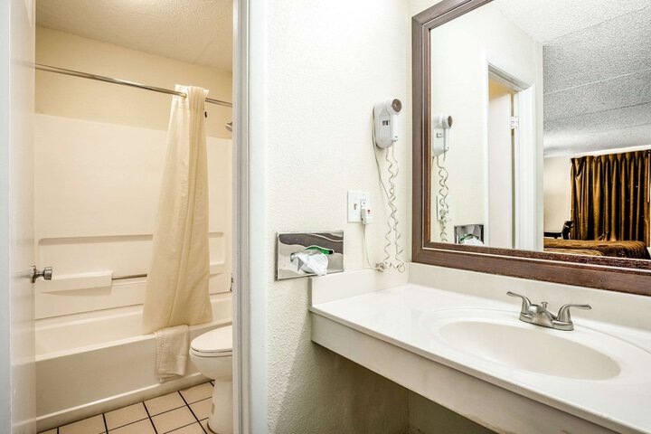 2 Double Beds (8 of 10)
