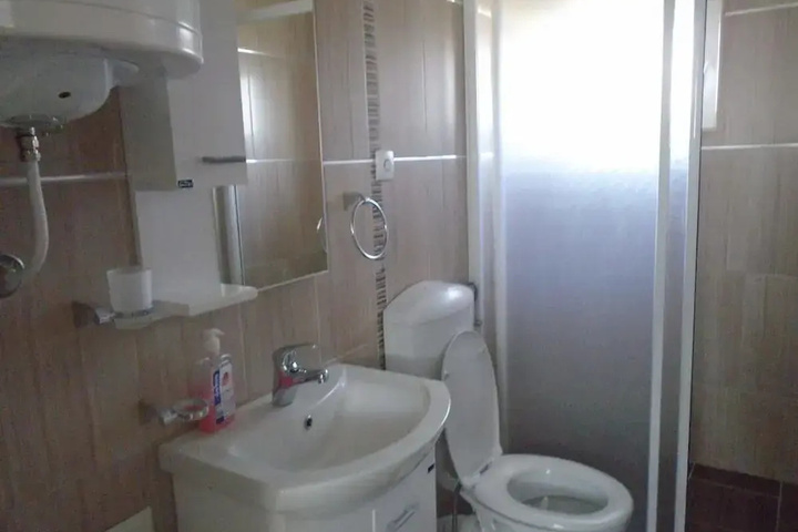 Room 7 of 12