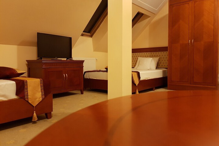 Room 10 of 60