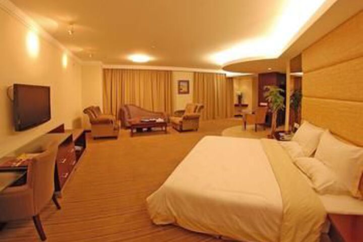 Room 9 of 37