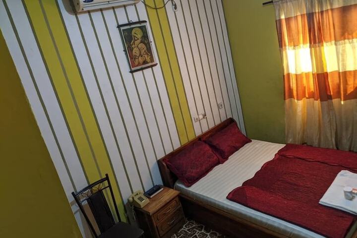 Room 9 of 21