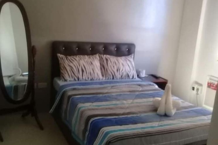 Room 10 of 12