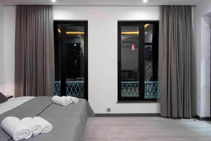 Room 5 of 19